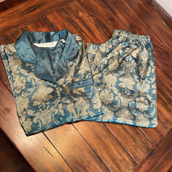 Victoria’s Secret vintage satin pajama set size large - Picture 7 of 8
